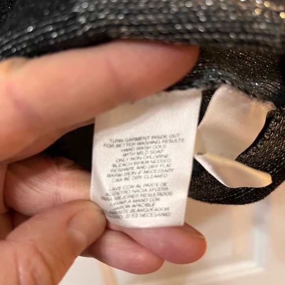 Beautiful Gray Sweater with metallic pattern - Picture 4 of 4